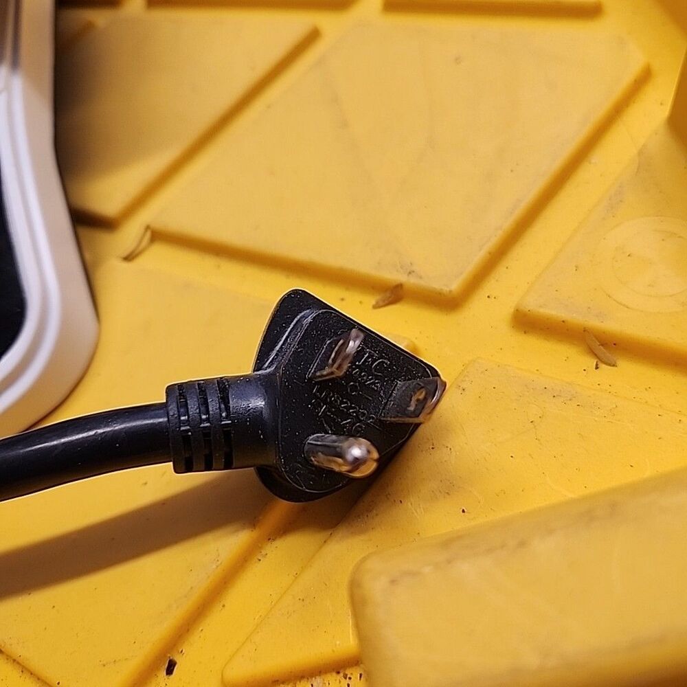 Tripp Lite TLP810NET 8-Outlet Surge Protector AC RJ-11 RJ-45 Coax Protection - Picture 5 of 5